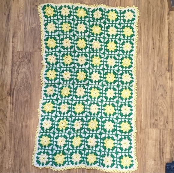 handmade hand knit granny square floral crochet baby blanket - Picture 4 of 6